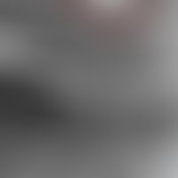 Perforierende reaktive Kollagenose, Elektronenmikroskopie: In die Hornschicht, zwischen den Corne...
