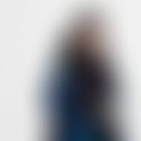 Spitzer Haaransatz:&nbsp;Witwenhaube mit vorne spitz zulaufendem Schnitt. Abb entnommen : https:/...